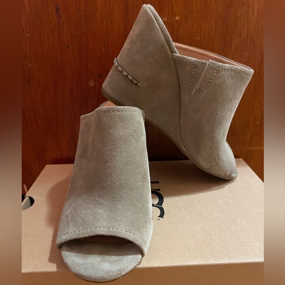 UGG Shoes - UGG Antilope Lively Suede Wedge high heels slip ons Size 7 3.5 inches high